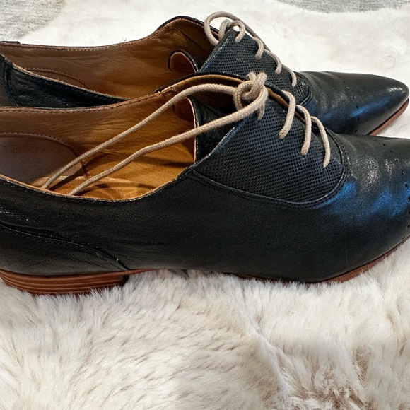 Alberto Fermani Black Leather Oxfords - Picture 5 of 6